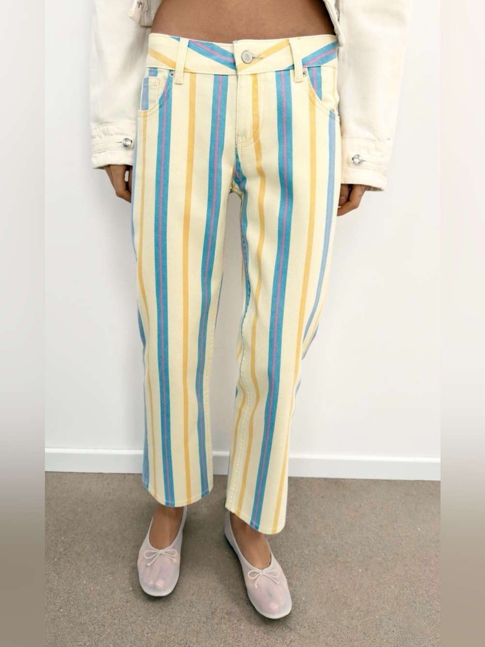 ZARA STRIPED STRAIGHT LEG TRF JEANS NWT
Size: ( US 12) Color: STRIPED